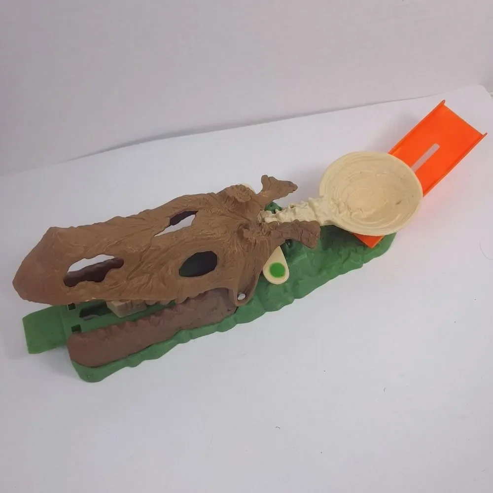 Hot Wheels Dino trick track dinosaur skull track part skeleton bones head N4723